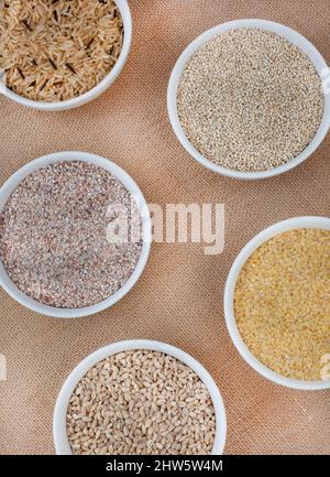 Sélection de grains sains différents et alternatifs sur la surface hessienne Banque D'Images