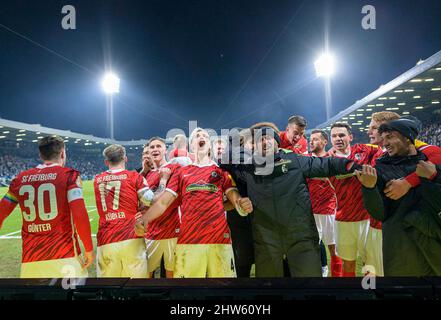 Dernière jubilation FR, dans laquelle Nico SCHLOTTERBECK (FR) avec Vincenzo GRIFO (FR). Football DFB Pokal quarterfinales, VfL Bochum (BO) - SC Freiburg (FR), le 2nd mars 2022 à Bochum/ Allemagne. Â Banque D'Images