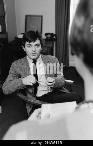 Tony Blackburn, le Disc Jockey de 22 ans, assiste à une réunion à radio Luxembourg. Photo prise samedi 1st octobre 1967 Banque D'Images