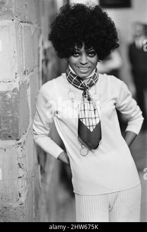 Diana Ross des Supremes photographiée à la réception de presse pour leur dernier single 'Love Child' . Elle est à Londres, avec ses autres Supremes, Mary Wilson et Cindy Birdsong, pour promouvoir la chanson photo prise le 19th novembre 1968 Banque D'Images