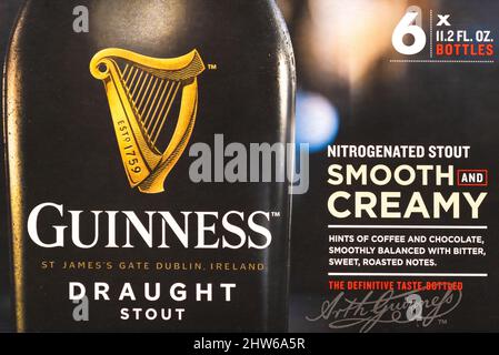Label de Guinness: Guinness est un stout sec irlandais Banque D'Images