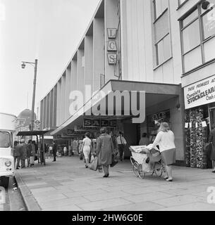 Supermarché coopératif à Stratford, Londres, le 15th juillet 1967 Banque D'Images