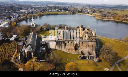 Vue aérienne du palais de Linlithgow à Linlithgow, en Écosse Banque D'Images