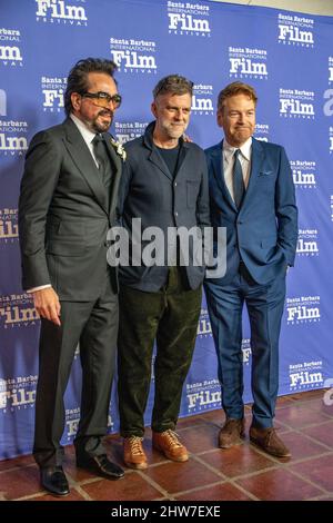 Arrivée de tapis rouge (I-r) Directeur exécutif de SBIFF, Roger Durling, Paul Thomas Anderson et Kenneth Branagh. Le Festival International du film de Santa Barbara 37th Prix des directeurs exceptionnels de l'année au Arlington Theatre de Santa Barbara, Californie, le 3 mars 2022. (Photo de Rod Rolle/Sipa USA) Banque D'Images