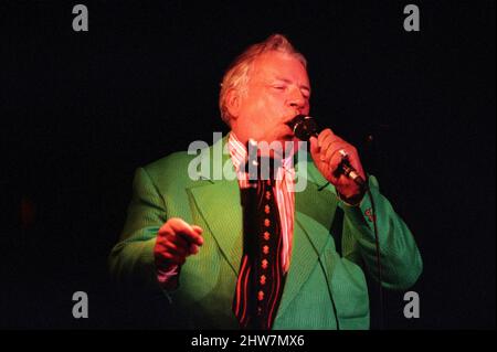 George Melly en concert dans la Green Room du Cafe Royal à Londres. 2nd août 1994 Banque D'Images