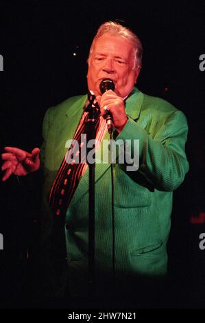 George Melly en concert dans la Green Room du Cafe Royal à Londres. 2nd août 1994 Banque D'Images