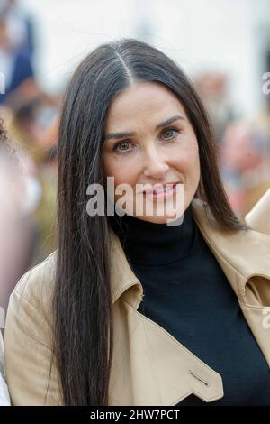 Paris, France. 03rd mars 2022. Demi Moore au salon de la mode Rick Owens pendant le salon de la mode automne/hiver 2022 Collections à la semaine de la mode de Paris à Paris, en France, le 3 mars 2022. (Photo de Jonas Gustavsson/Sipa USA) crédit: SIPA USA/Alay Live News Banque D'Images