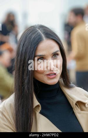 Paris, France. 03rd mars 2022. Demi Moore au salon de la mode Rick Owens pendant le salon de la mode automne/hiver 2022 Collections à la semaine de la mode de Paris à Paris, en France, le 3 mars 2022. (Photo de Jonas Gustavsson/Sipa USA) crédit: SIPA USA/Alay Live News Banque D'Images