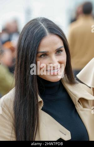 Paris, France. 03rd mars 2022. Demi Moore au salon de la mode Rick Owens pendant le salon de la mode automne/hiver 2022 Collections à la semaine de la mode de Paris à Paris, en France, le 3 mars 2022. (Photo de Jonas Gustavsson/Sipa USA) crédit: SIPA USA/Alay Live News Banque D'Images