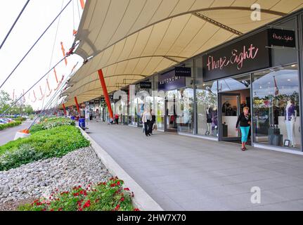 L'Ashford McArthur Glen Designer Outlet, Ashford, Kent, Angleterre, Royaume-Uni Banque D'Images