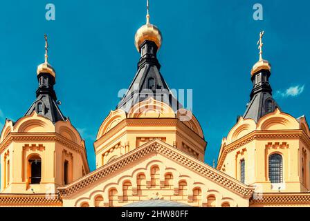 Cathédrale Alexandre Nevsky à Nijni Novgorod, dômes et éléments de façade Banque D'Images