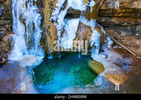 Sept cascades de Campdevanol glacé Ripoll Girona province Catalogne Espagne Banque D'Images