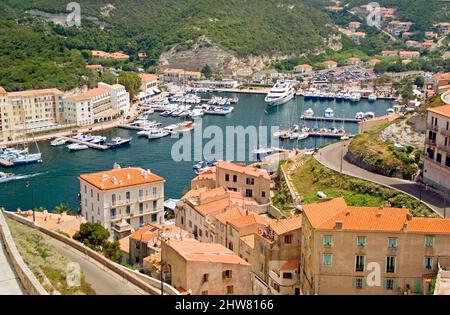 Bonifacio en Corse: La marina. Banque D'Images