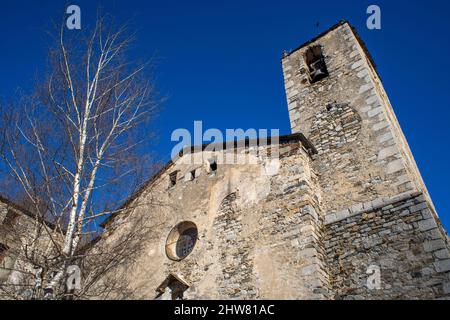 Église Sant Miquel au centre-ville du village de Setcases dans les Pyrénées, Catalogne, Espagne Banque D'Images