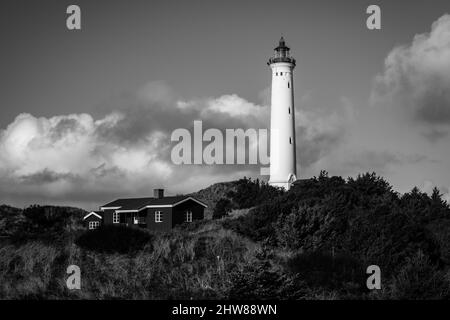 Phare de Lyngvig FYR dans la ribe du danemark près de henne, debout dans les dunes de sable Banque D'Images