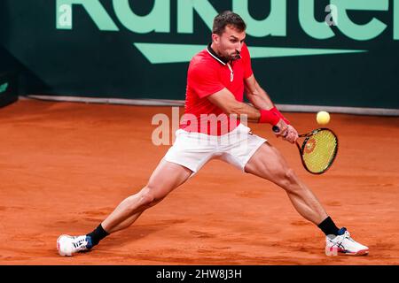 La Haye, pays-Bas. 04th mars 2022. DEN HAAG, PAYS-BAS - MARS 4: Steven Diez du Canada joue un revers dans son match de singles contre Tallon Griekspoor des pays-Bas lors de la coupe Davis qualificateur 2022 entre les pays-Bas et le Canada au Sportcampus Zuiderpark le 4 mars 2022 à Den Haag, pays-Bas (photo par Andre Weening/Orange Pictures) Credit: Orange pics BV/Alay Live News Banque D'Images