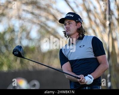 Orlando, Floride, États-Unis. 4th mars 2022. Andrew Putnam, des États-Unis, sur le tee 10th pendant l'action de golf ronde 2nd de l'Arnold Palmer Invitational présenté par Mastercard tenu au Arnold Palmer's Bay Hill Club & Lodge à Orlando, FL. Roméo T Guzman/CSM/Alamy Live News Banque D'Images