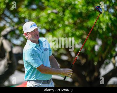 Orlando, Floride, États-Unis. 4th mars 2022. Brandt Snedeker des États-Unis sur le tee 1st au cours de l'action de golf ronde 2nd de l'Arnold Palmer Invitational présenté par Mastercard tenue au Arnold Palmer's Bay Hill Club & Lodge à Orlando, FL. Roméo T Guzman/CSM/Alamy Live News Banque D'Images