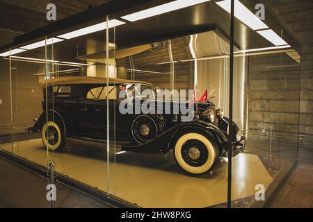 Ankara, Turquie - 09 novembre 2021 : voiture cabriolet Cadillac 1936 d'Ataturk série 80. Photo éditoriale à Ankara. Banque D'Images