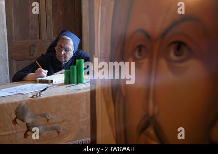 FARA Sabina (Rieti), Italie 28/06/2022: Monastère des pauvres ermites de Clare, cours pour apprendre à peindre le visage du Christ dans la tradition des icônes byzantines. ©Andrea Sabbadini Banque D'Images