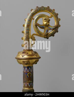 Art inspiré par le chef d'un Crozier avec un serpent dévorant une fleur, ca. 1200–1220, fabriqué à Limoges, France, français, cuivre : formé, gravé, ciselé, gratté, crépi et doré; émail de champlevé : bleu moyen et clair, vert clair, jaune, rouge et blanc; Cabochons de verre, ensemble: 9, oeuvres classiques modernisées par Artotop avec un peu de modernité. Formes, couleur et valeur, impact visuel accrocheur sur l'art émotions par la liberté d'œuvres d'art d'une manière contemporaine. Un message intemporel qui cherche une nouvelle direction créative. Artistes qui se tournent vers le support numérique et créent le NFT Artotop Banque D'Images