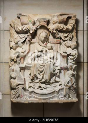 Art inspiré par relief avec la Vierge à l'Enthroned et l'enfant entouré par les Anges, CA. 1425–40, fabriqué en Vénétie ou en Friuli, italien, nord-italien, calcaire (Wackestone de Vénétie ou Friuli), traces de polychromie, total: 32 1/4 x 23 3/4 x 5 7/8 po. (81,9 x 60,3 x 14,9 cm), Sculpture-Pierre, oeuvres classiques modernisées par Artotop avec une touche de modernité. Formes, couleur et valeur, impact visuel accrocheur sur l'art émotions par la liberté d'œuvres d'art d'une manière contemporaine. Un message intemporel qui cherche une nouvelle direction créative. Artistes qui se tournent vers le support numérique et créent le NFT Artotop Banque D'Images