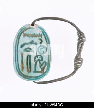 Art inspiré par Scarab Finger Ring inscrit pour Nakht, deuxième période intermédiaire, dynastie 17, ca. 1640–1550 av. J.-C., d'Égypte, haute-Égypte, Thèbes, Asasif, Cour CC 41, Radim, fouilles de Carnarvon, acier vitrifié, argent, Diam. D'anneau 2,3 cm (7/8 in.); L. de scarabée 1,8 cm (11/, oeuvres classiques modernisées par Artotop avec une touche de modernité. Formes, couleur et valeur, impact visuel accrocheur sur l'art émotions par la liberté d'œuvres d'art d'une manière contemporaine. Un message intemporel qui cherche une nouvelle direction créative. Artistes qui se tournent vers le support numérique et créent le NFT Artotop Banque D'Images