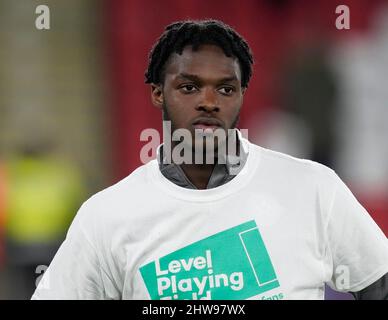 Sheffield, Royaume-Uni, 4th mars 2022. Femi Seriki de Sheffield Utd se réchauffe avant le match de championnat Sky Bet à Bramall Lane, Sheffield. Crédit photo devrait se lire: Andrew Yates / Sportimage crédit: Sportimage / Alay Live News Banque D'Images