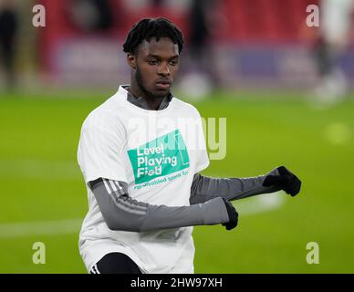 Sheffield, Royaume-Uni, 4th mars 2022. Femi Seriki de Sheffield Utd se réchauffe avant le match de championnat Sky Bet à Bramall Lane, Sheffield. Crédit photo devrait se lire: Andrew Yates / Sportimage crédit: Sportimage / Alay Live News Banque D'Images