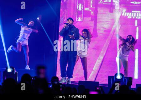 Orlando, États-Unis. 03rd mars 2022. Nicky Jam, chanteur de prix Latin Grammy, se produit sur scène lors de son Infinity Tour au Amway Center d'Orlando. Crédit : SOPA Images Limited/Alamy Live News Banque D'Images