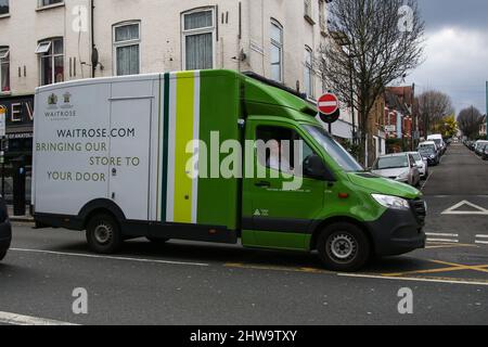 Londres, Royaume-Uni. 3rd mars 2022. Un camion de livraison Waitrose vu à Londres. (Image de crédit : © Dinendra Haria/SOPA Images via ZUMA Press Wire) Banque D'Images