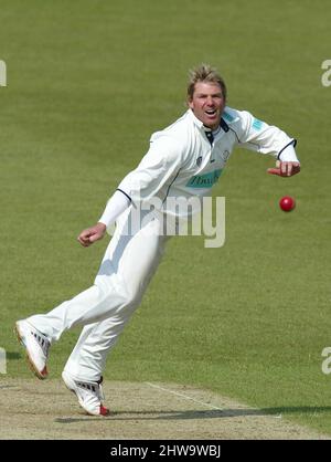 Hampshires Shane Warne Bowling contre Sussex à Hove aujourd'hui 13/04/2005. Banque D'Images