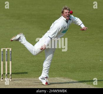 Hampshires Shane Warne Bowling contre Sussex à Hove aujourd'hui 13/04/2005. Banque D'Images