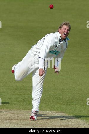 Hampshires Shane Warne Bowling contre Sussex à Hove aujourd'hui 13/04/2005. Banque D'Images