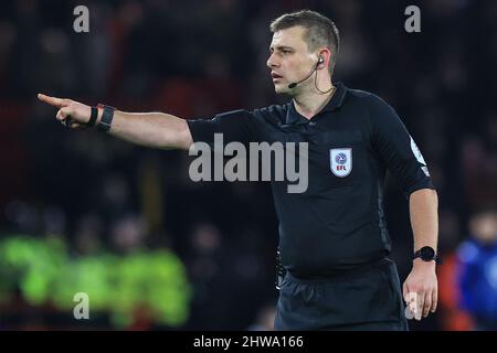 Sheffield, Royaume-Uni. 04th mars 2022. L'arbitre Josh Smith donne des cours à Sheffield, Royaume-Uni, le 3/4/2022. (Photo de Mark Cosgrove/News Images/Sipa USA) crédit: SIPA USA/Alay Live News Banque D'Images