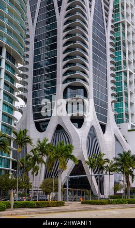 Architecture moderne dans le centre-ville de Miami - MIAMI, FLORIDE - 14 FÉVRIER 2022 Banque D'Images