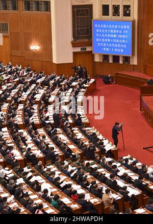 Pékin, Chine. 5th mars 2022. La cinquième session du Congrès national du peuple (CNP) de 13th s'ouvre au Grand Hall du peuple de Beijing, capitale de la Chine, le 5 mars 2022. Credit: Chen Zhonghao/Xinhua/Alay Live News Banque D'Images