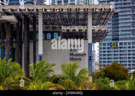 Perez Art Museum à Miami - MIAMI, FLORIDE - 14 FÉVRIER 2022 Banque D'Images