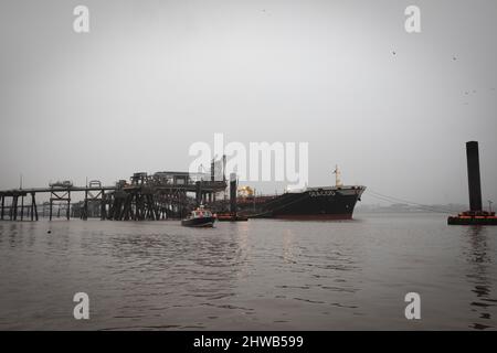 Le pétrolier allemand Seacod, amarré au terminal pétrolier de Tranmere, Wirral, le 3rd mars 2022, devait transporter une cargaison de pétrole qui était transportée du port de Primorsk, Russie. Banque D'Images