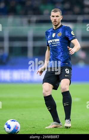 Milan, Italie. 04th mars 2022. Edin Dzeko du FC Internazionale lors de la série Un match entre le FC Internazionale et l'US Salernitana 1919 au Stadio San Siro, Milan, Italie, le 4 mars 2022. Credit: Giuseppe Maffia/Alay Live News Banque D'Images