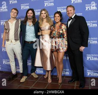 Santa Barbara, États-Unis. 04th mars 2022. Arrivée tapis rouge, (I-r) will Fletcher, Richie Adams, Hermione Corfield, Ali Whitney, Et Steve Shapiro (la danse routière). Le Festival international du film de Santa Barbara 37th rend hommage à Kristen Stewart avec le American Riviera Award au Arlington Theatre de Santa Barbara, Californie, le 4 mars 2022. (Photo de Rod Rolle/Sipa USA) Credit: SIPA USA/Alay Live News Banque D'Images