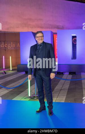 3 mars 2022, Milano, provincia di Milano, Italie: Le tapis rouge à l'anniversaire de notre Dame de Paris 20th est créé à¨re. GiÃ² di Tonno as Quasimodo (image de crédit: © Andrea Ripamonti/Pacific Press via ZUMA Press Wire) Banque D'Images