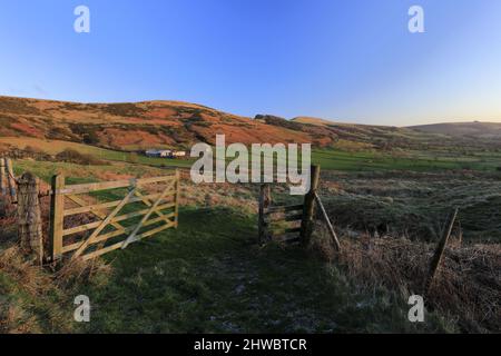 Vue sur la vallée de Castleton depuis MAM Tor, Derbyshire, Peak District National Park, Angleterre, Royaume-Uni Banque D'Images