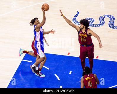 Tirese Maxey (76ers 0)
saut de tir lors du match de la National Basketball Association entre les cavaliers Philadelphia 76ers et Cleveland au Wells Fargo Center de Philadelphie, en Pennsylvanie (PAS D'UTILISATION COMMERCIALE) Banque D'Images