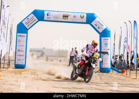 Abu Dhabi, Émirats arabes Unis. 05th mars 2022. 27 RODRIGUES Joaquim (prt), Hero Motorsports Team Rally, Hero 450 Rally, FIM W2RC, action pendant la phase de qualification du Abu Dhabi Desert Challenge 2022, le 5 mars 2022 à Abu Dhabi, Émirats arabes Unis - photo Bastien Roux / DPPI crédit: DPPI Media/Alay Live News Banque D'Images