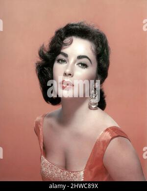 ELIZABETH TAYLOR LA DERNIÈRE FOIS QUE J'AI VU PARIS (1954), DIRIGÉE PAR RICHARD BROOKS. Crédit: M.G.M. / Album Banque D'Images