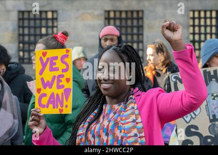 Amsterdam, pays-Bas. 05th mars 2022. Démonstration de la marche des femmes à Amsterdam pays-Bas 5-3-2022 crédit: Robert vant Hoenderdaal/Alay Live News Banque D'Images