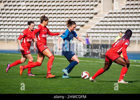 Paris, France. 05th mars 2022. Gaetane Thiney de Paris FC contrôle le ballon lors de la coupe de France des femmes, quart de finale du match de football entre Paris FC et FC Fleury 91 le 5 mars 2022 au stade de Charlety à Paris, France - photo Melanie Laurent / A2M Sport Consulting / DPPI crédit: DPPI Media/Alay Live News Banque D'Images