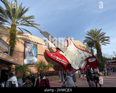 Orlando, FL USA- 4 février 2020: La guitare Aerosmith pour le Rockin Roller Coaster Ride à Hollywood Studios Walt Disney World à Orlando, Floride Banque D'Images