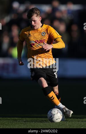 Newport, Royaume-Uni. 05th mars 2022. Rob Street #11 de Newport County AFC dribbles avec le ballon à Newport, Royaume-Uni le 3/5/2022. (Photo par Ryan Hiscott/News Images/Sipa USA) crédit: SIPA USA/Alay Live News Banque D'Images